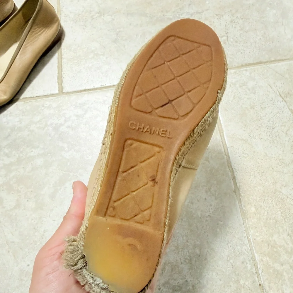 Chanel Genuine Lambskin‎ Leather Logo Slip On Espadrilles Shoes Beige Size 35